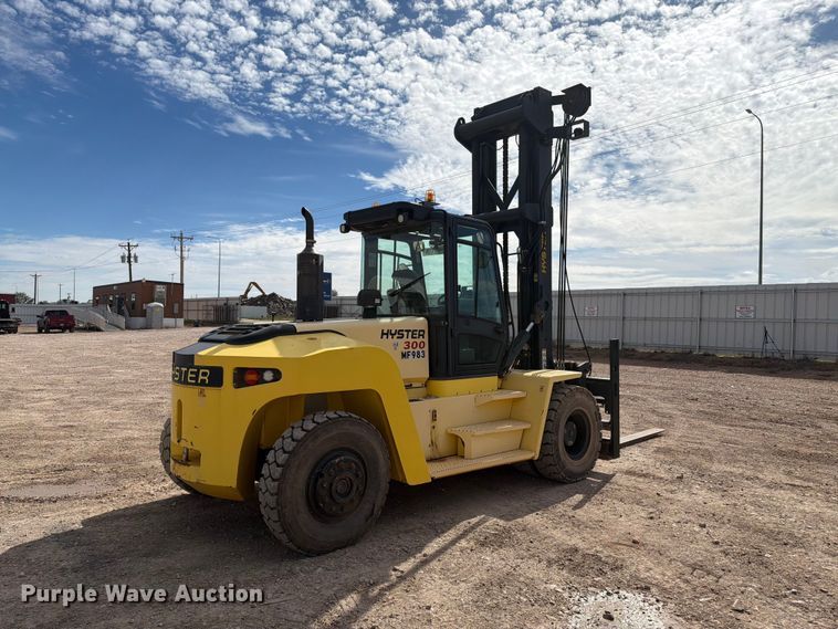 image for item YA4921 2015 Hyster H300HD2 forklift