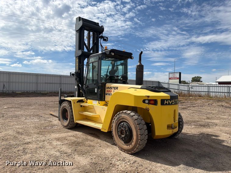 image for item YA4921 2015 Hyster H300HD2 forklift