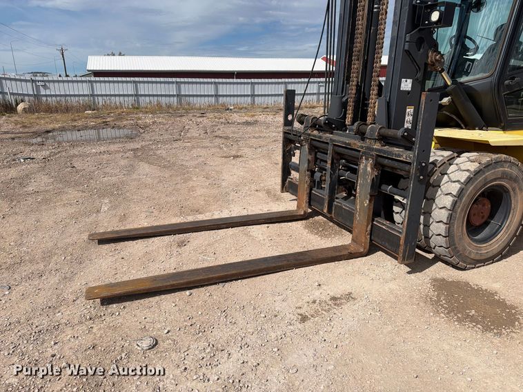 image for item YA4921 2015 Hyster H300HD2 forklift