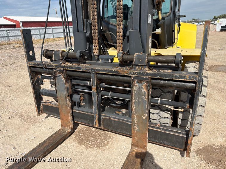 image for item YA4921 2015 Hyster H300HD2 forklift