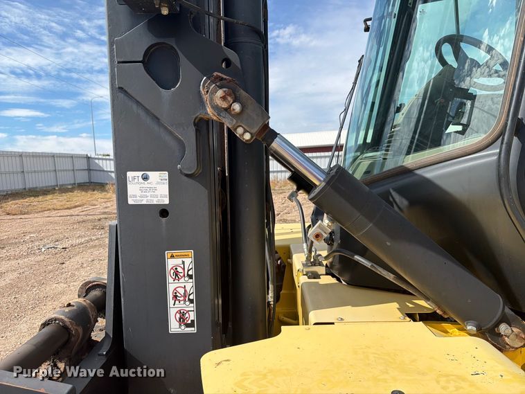 image for item YA4921 2015 Hyster H300HD2 forklift