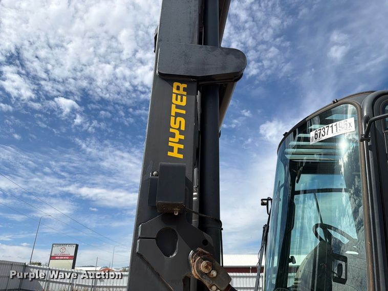 image for item YA4921 2015 Hyster H300HD2 forklift