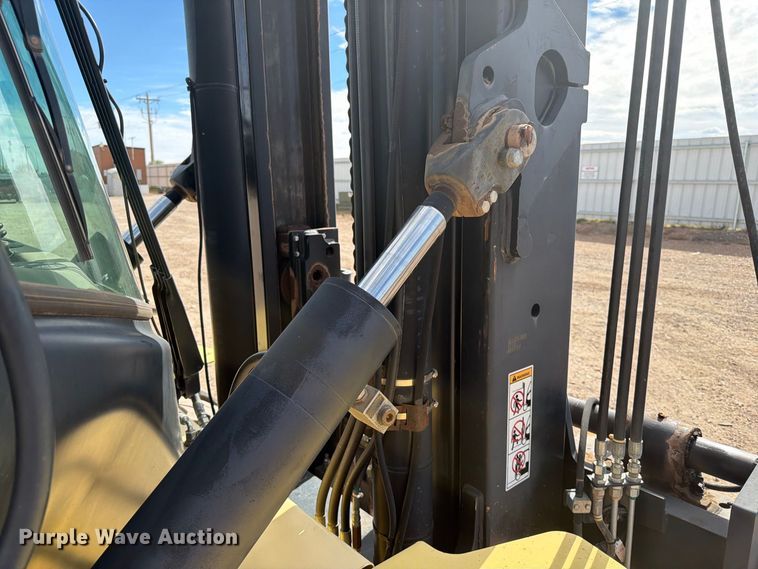 image for item YA4921 2015 Hyster H300HD2 forklift