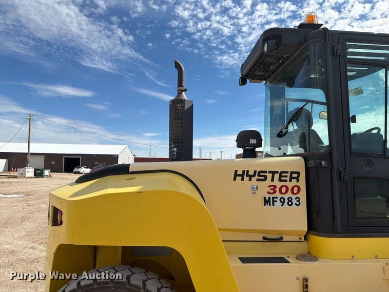 image for item YA4921 2015 Hyster H300HD2 forklift