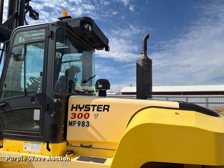 image for item YA4921 2015 Hyster H300HD2 forklift