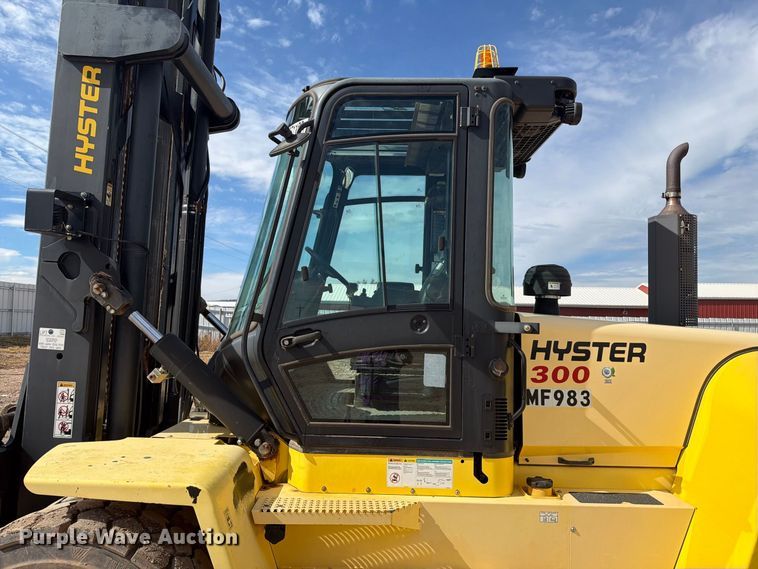 image for item YA4921 2015 Hyster H300HD2 forklift