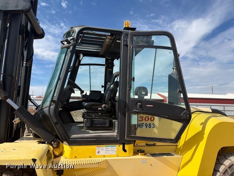 image for item YA4921 2015 Hyster H300HD2 forklift