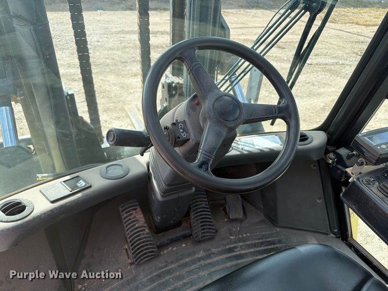 image for item YA4921 2015 Hyster H300HD2 forklift