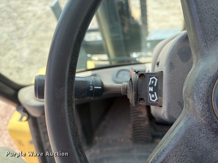 image for item YA4921 2015 Hyster H300HD2 forklift