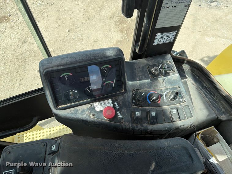 image for item YA4921 2015 Hyster H300HD2 forklift
