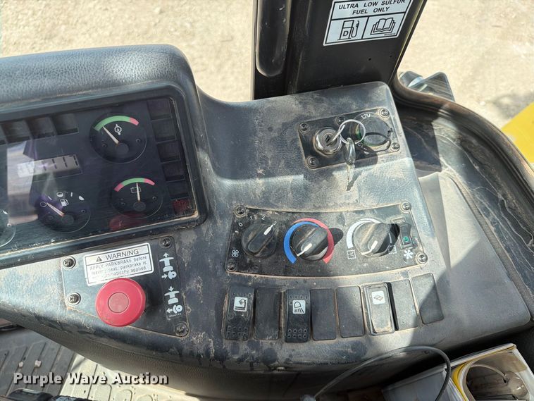 image for item YA4921 2015 Hyster H300HD2 forklift