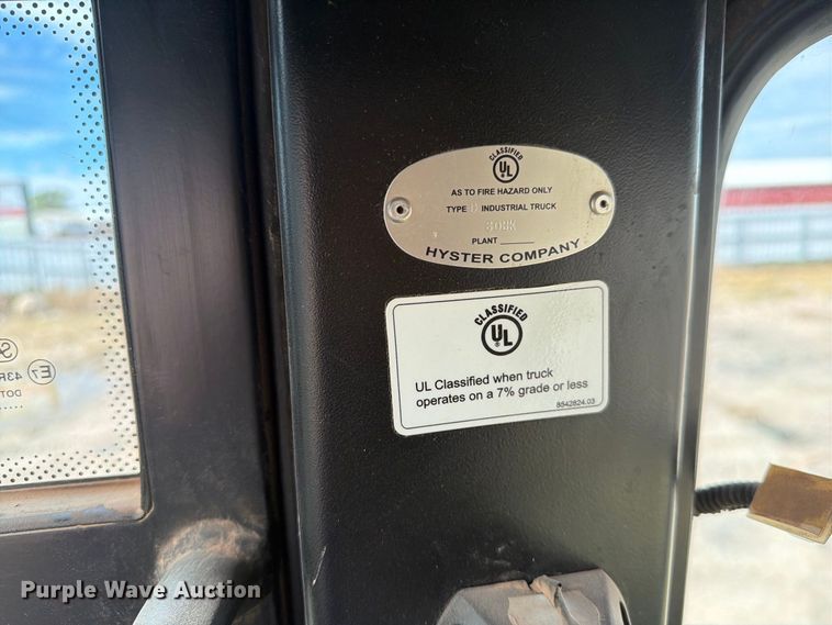 image for item YA4921 2015 Hyster H300HD2 forklift