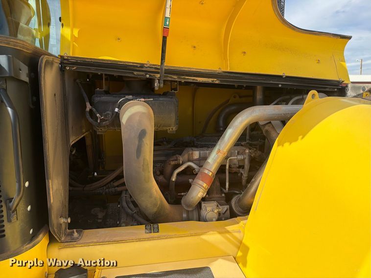image for item YA4921 2015 Hyster H300HD2 forklift