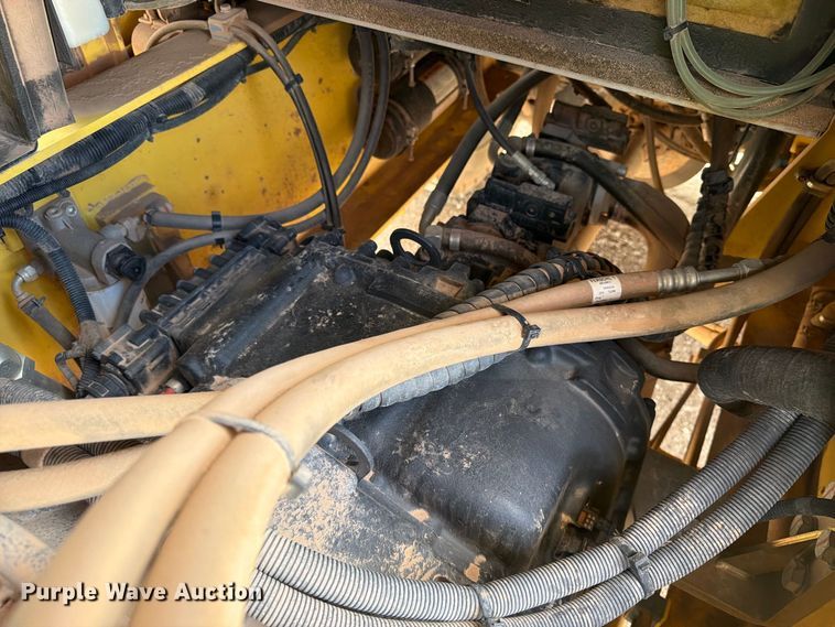 image for item YA4921 2015 Hyster H300HD2 forklift