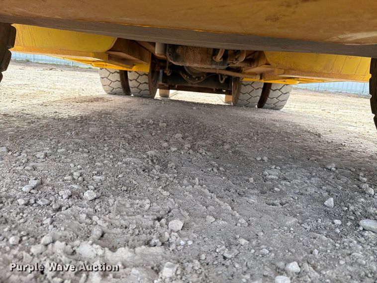 image for item YA4921 2015 Hyster H300HD2 forklift