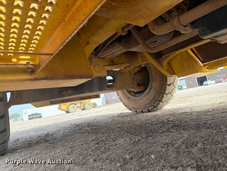 image for item YA4921 2015 Hyster H300HD2 forklift