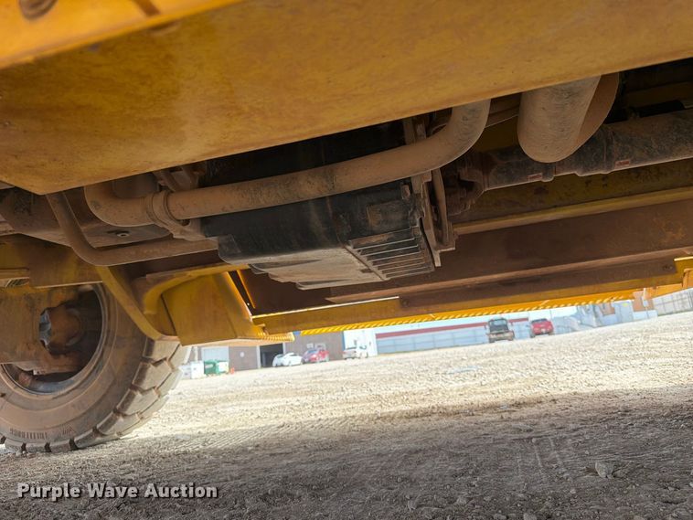 image for item YA4921 2015 Hyster H300HD2 forklift