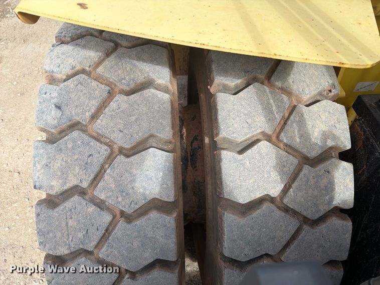 image for item YA4921 2015 Hyster H300HD2 forklift