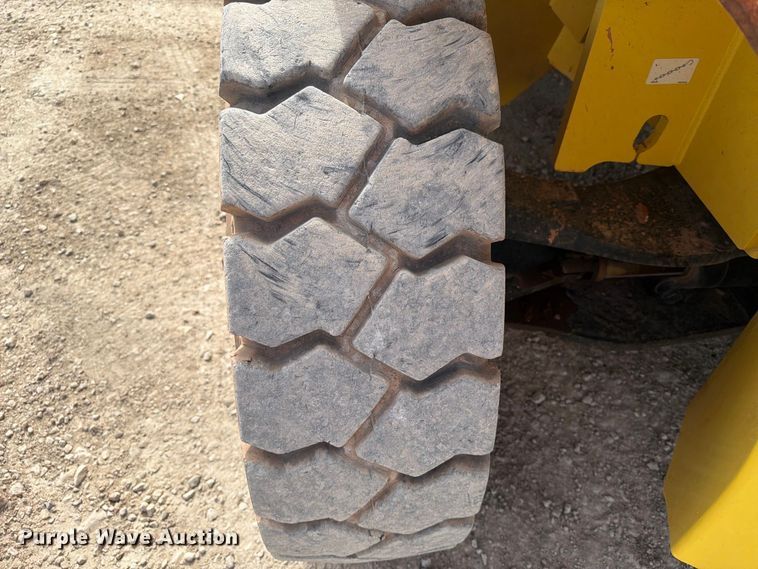 image for item YA4921 2015 Hyster H300HD2 forklift