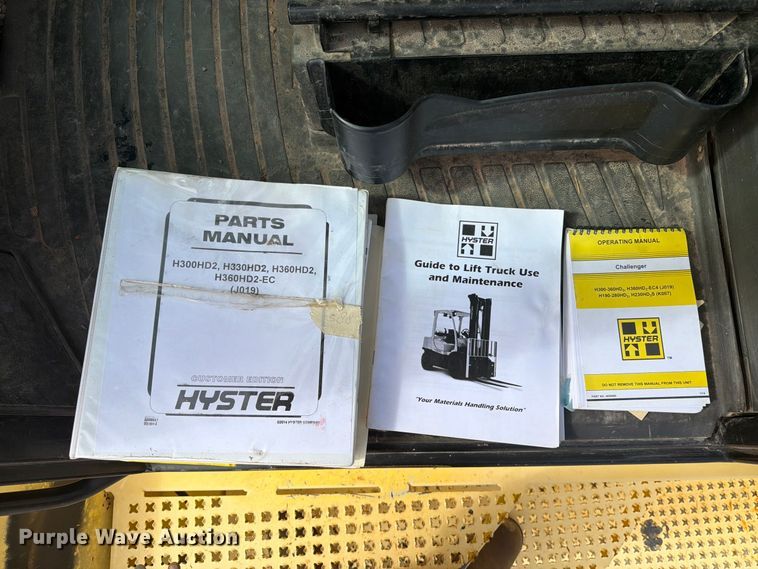 image for item YA4921 2015 Hyster H300HD2 forklift