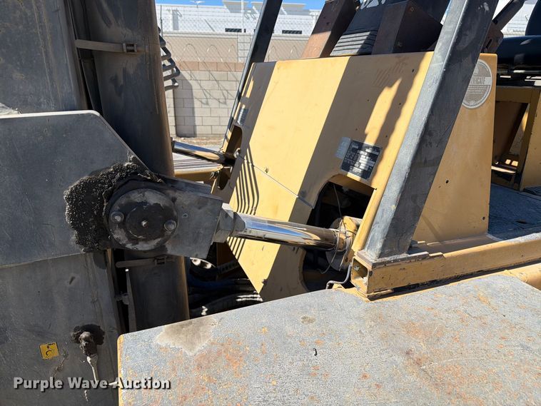 image for item YA4926 Caterpillar DP100 forklift