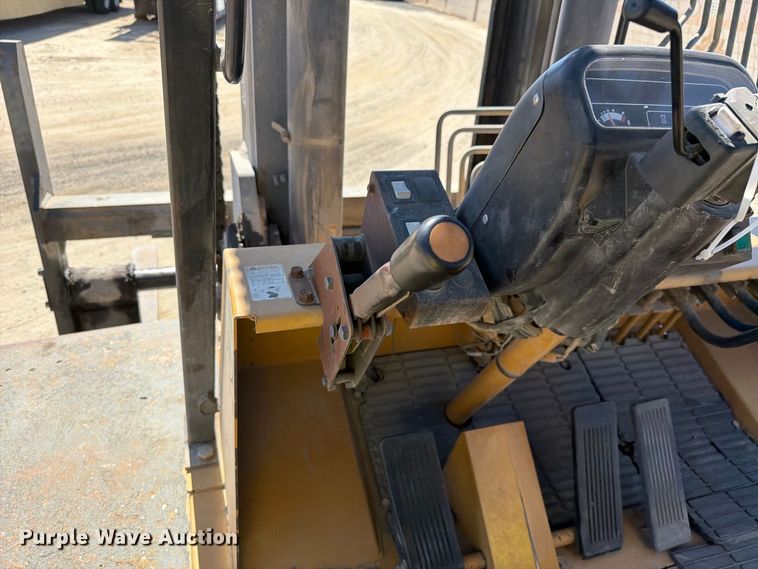 image for item YA4926 Caterpillar DP100 forklift