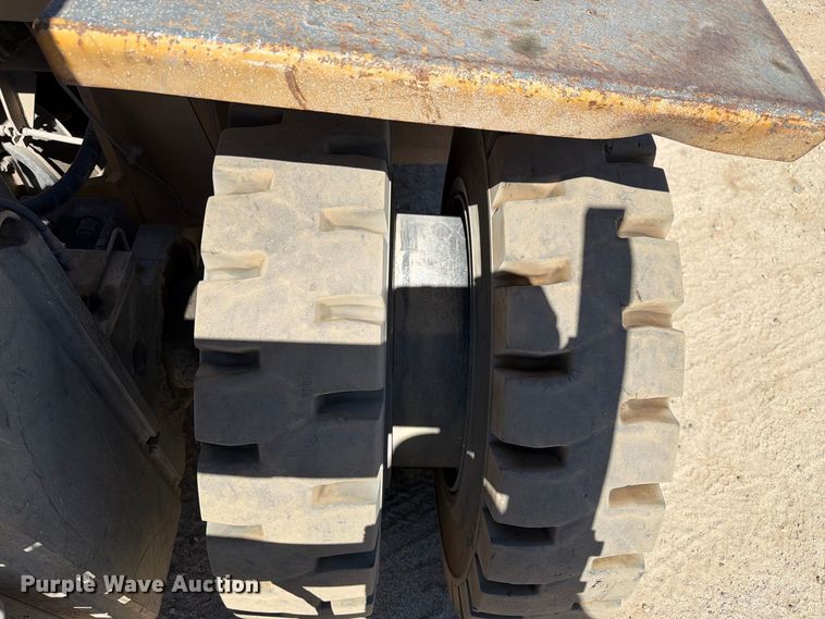image for item YA4926 Caterpillar DP100 forklift