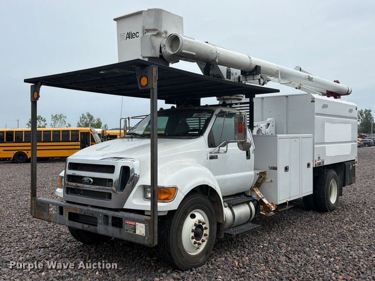 image for item YA4992 2015 Ford F750 Super Duty forestry bucket truck