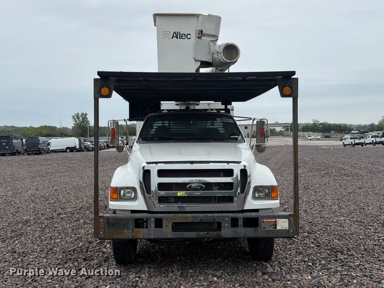 image for item YA4992 2015 Ford F750 Super Duty forestry bucket truck
