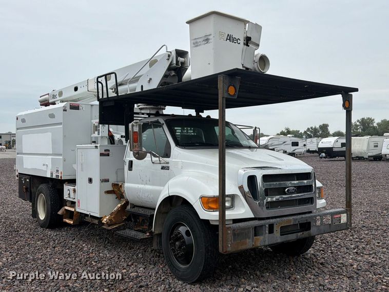 image for item YA4992 2015 Ford F750 Super Duty forestry bucket truck