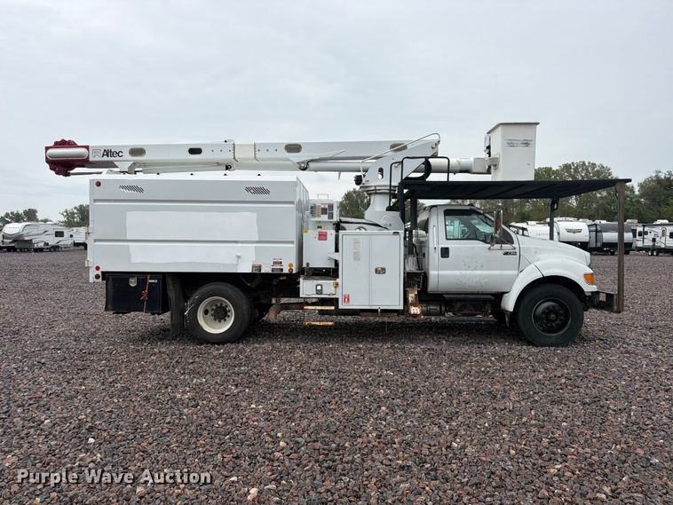 image for item YA4992 2015 Ford F750 Super Duty forestry bucket truck