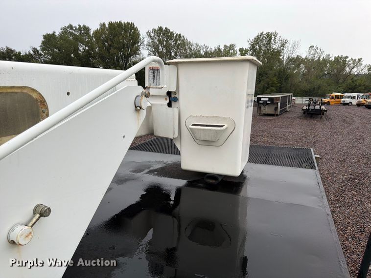 image for item YA4992 2015 Ford F750 Super Duty forestry bucket truck