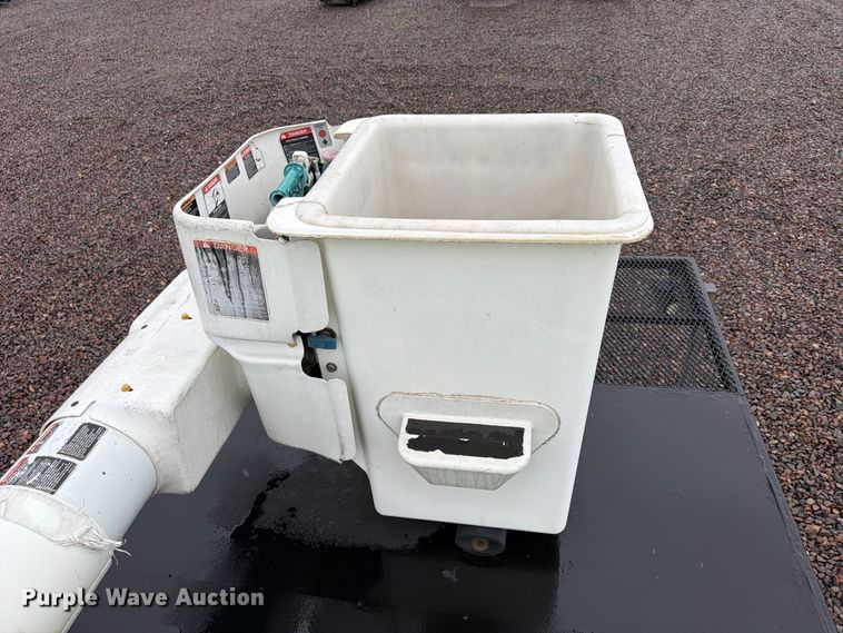image for item YA4992 2015 Ford F750 Super Duty forestry bucket truck