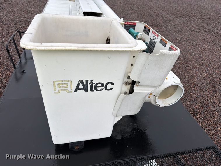 image for item YA4992 2015 Ford F750 Super Duty forestry bucket truck