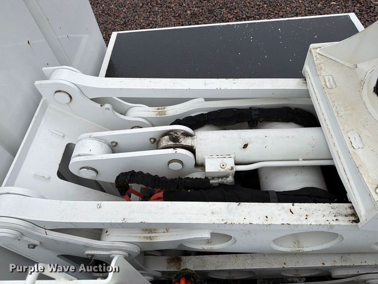 image for item YA4992 2015 Ford F750 Super Duty forestry bucket truck