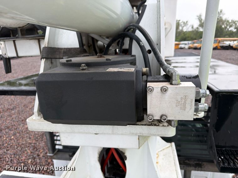 image for item YA4992 2015 Ford F750 Super Duty forestry bucket truck