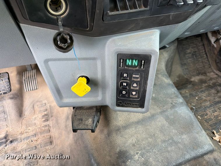 image for item YA4992 2015 Ford F750 Super Duty forestry bucket truck
