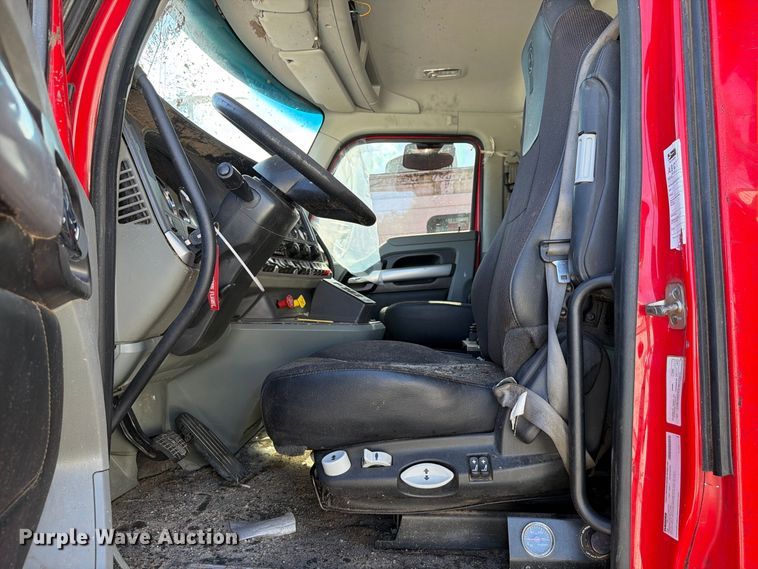 image for item YA5028 2022 Kenworth T880 dump truck