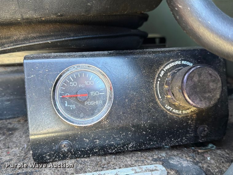 image for item YA5028 2022 Kenworth T880 dump truck