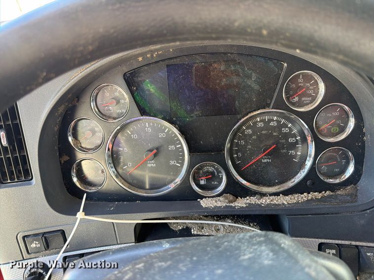 image for item YA5028 2022 Kenworth T880 dump truck