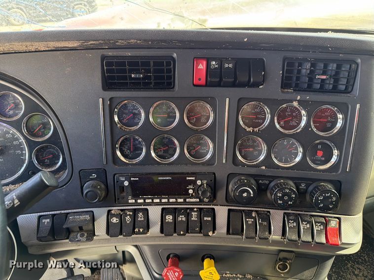 image for item YA5028 2022 Kenworth T880 dump truck