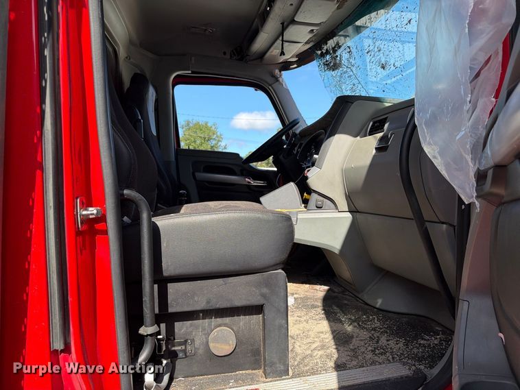 image for item YA5028 2022 Kenworth T880 dump truck