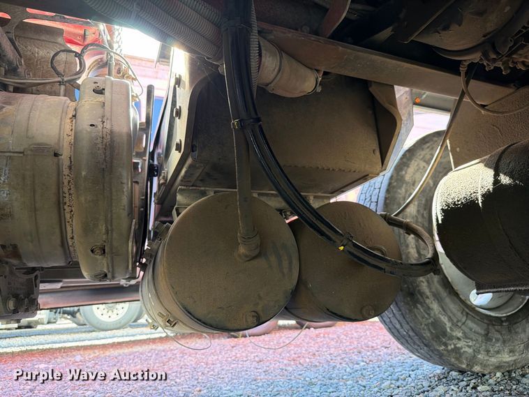 image for item YA5028 2022 Kenworth T880 dump truck