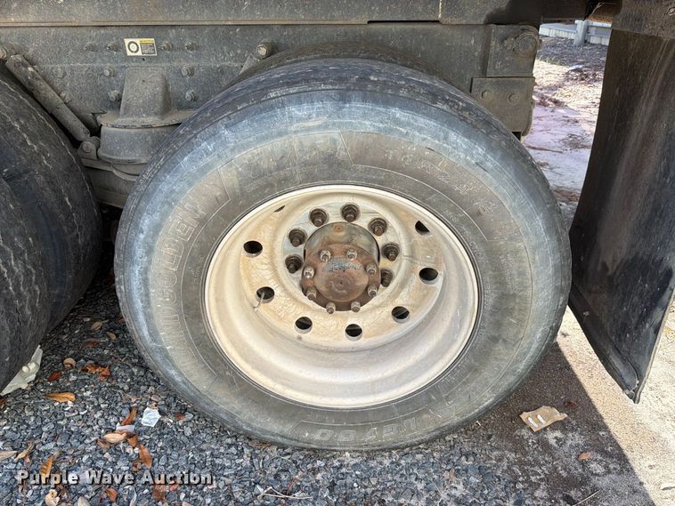 image for item YA5028 2022 Kenworth T880 dump truck