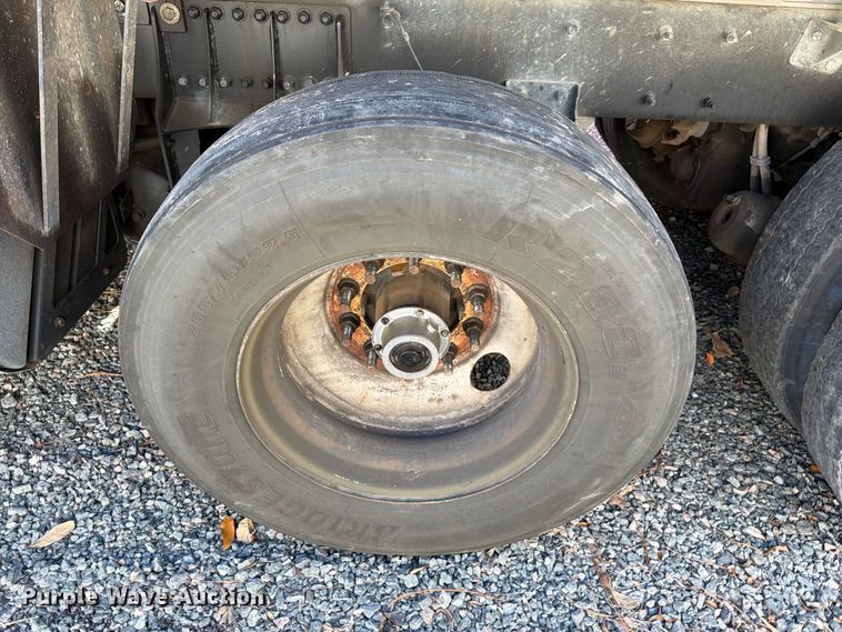 image for item YA5028 2022 Kenworth T880 dump truck