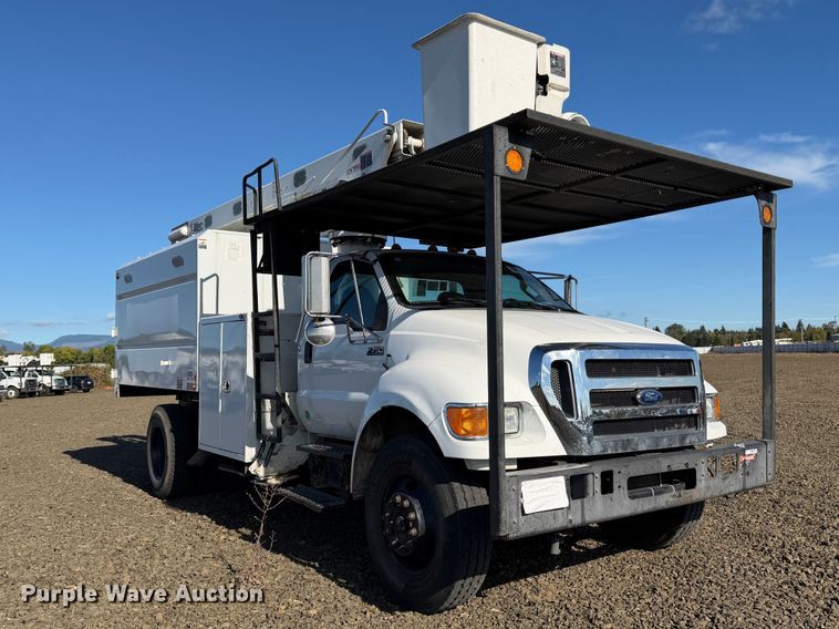 image for item YA5091 2015 Ford F750 Super Duty forestry bucket truck