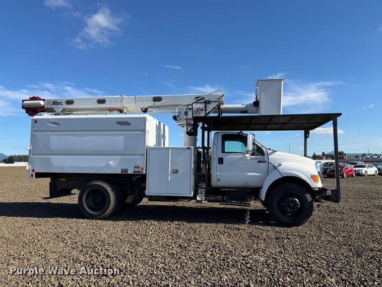 image for item YA5091 2015 Ford F750 Super Duty forestry bucket truck