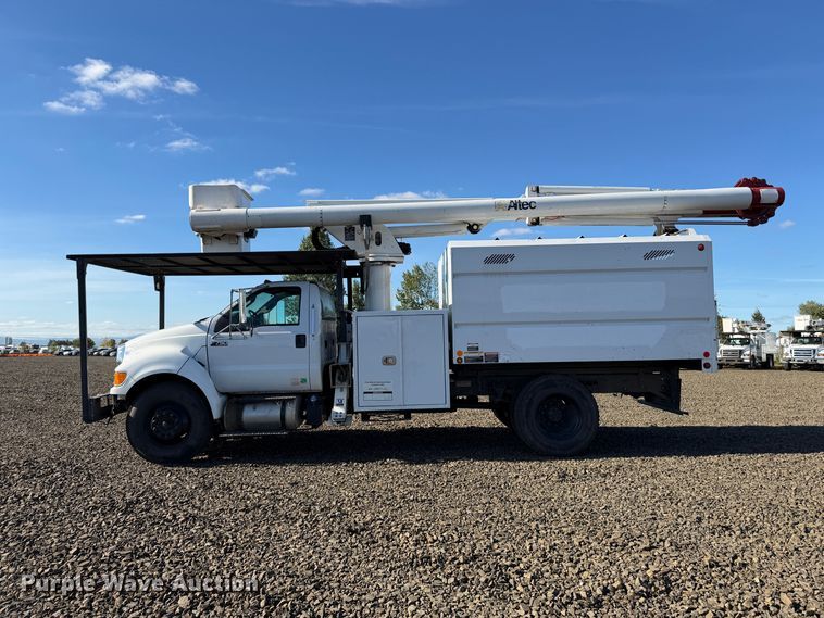 image for item YA5091 2015 Ford F750 Super Duty forestry bucket truck