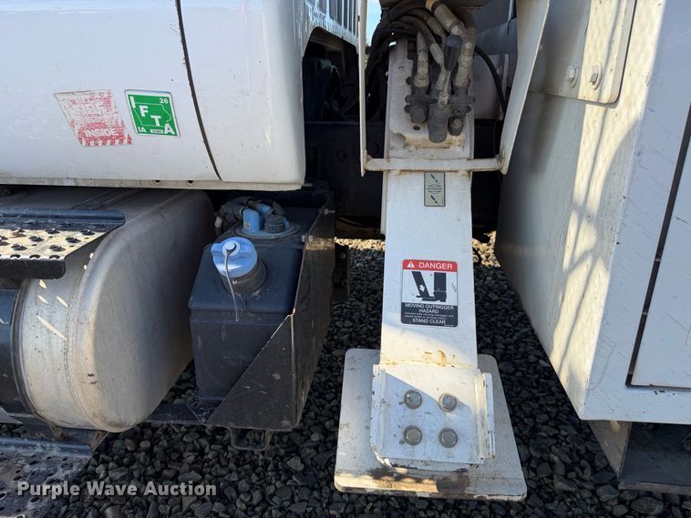 image for item YA5091 2015 Ford F750 Super Duty forestry bucket truck