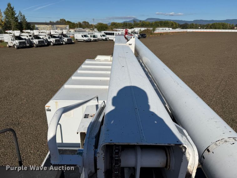 image for item YA5091 2015 Ford F750 Super Duty forestry bucket truck